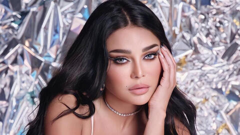 هيفاء وهبي في موقف مضحك لحظة وصولها الرياض.. وتعلق 