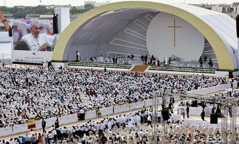 30 ألف يشاركون بقداس البابا بالبحرين