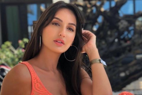 المغربية نورا فتحي تغضب الهنود برقصة إباحية على التلفزيون الرسمي