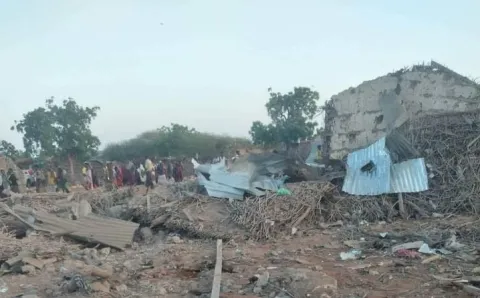 15 قتيلا بانفجار سيارتين مفخختين وسط الصومال