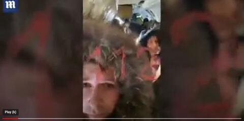 شاهد هدوء ركاب طائرة روسية بعد تحطم بابها اثناء التحليق