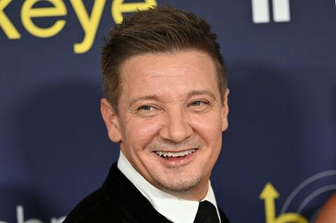 Jeremy Renner shares hospital bed picture
