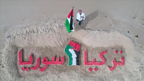 Gaza artist draws in sand for quake victims 
