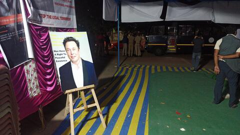 Elon Musk tweets apology to sacked worker