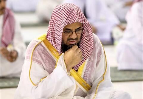 ما حقيقة إقالة سعود الشريم من إمامة الحرم المكي؟