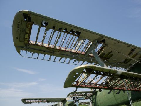 Rescuers search for crash survivors in Philippines