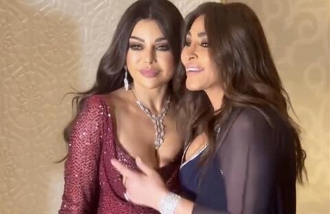 إليسا تحتفل بعيد ميلاد هيفاء وهبي مباشرة و على المسرح