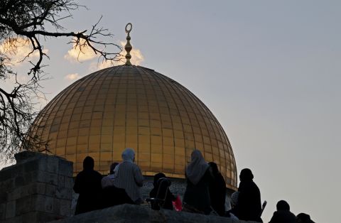 الاحتلال الإسرائيلي يفرض حصارا مشددا على المسجد الأقصى