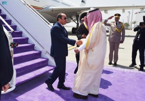 الأميرة ريما بنت بندر تستقبل جو بايدن بعباءة من توقيع المصممة سماح خاشقجي