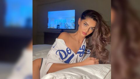 Iranian model slams executions with controversial dress