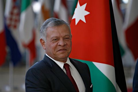 King Abdullah hosts feast for Prince Hussein's wedding