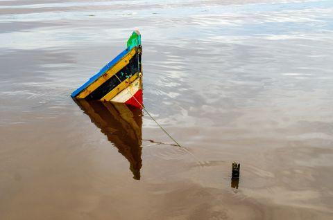 15 children dead, 25 missing in boat sinking
