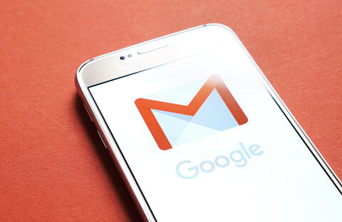 العلامة الزرقاء تصل إلى خدمة Gmail .. غوغل تعلن عن تفاصيل هذه الميزة رسميًا