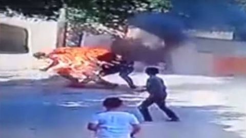 محاكمة عاق أضرم النيران في والده حتى الموت