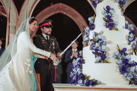 الملكة نور في مقدمتهم.. أبرز الغائبين عن زفاف الأمير الحسين