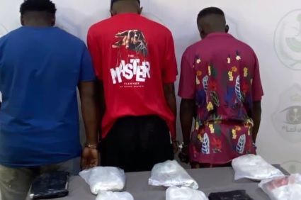 حشيش في مكة!.. ضبط 18 كلغ مخبأة داخل مركبة واعتقال 3 سعوديين