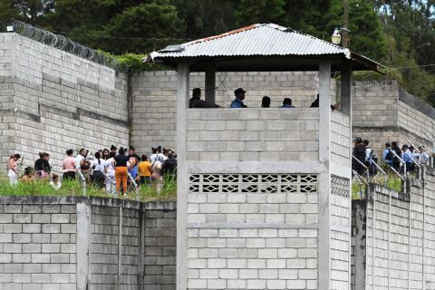 عشرات القتلى في مجزرة داخل سجن للنساء بهندوراس