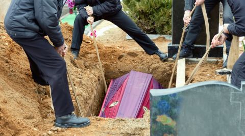 Man fakes his own death to teach his family lesson