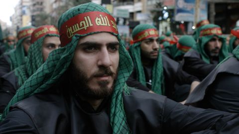 اسرائيل تهدد حزب الله بضربة عسكرية بعد نصبه خيام على الحدود