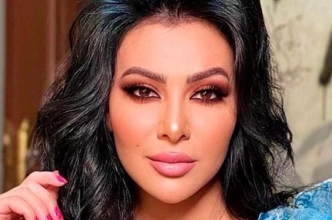 ميرهان حسين تفيض جاذبية بإطلالة صيفية و بالفوشي
