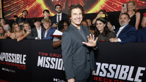Tom Cruise to film a movie in space