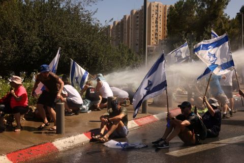 نتنياهو يغادر المستشفى.. وبايدن: مشروع 