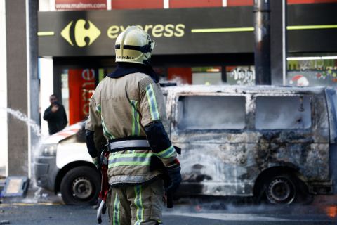 قيود فرنسية على الانترنت والجيش يستعد للتدخل