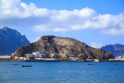 Protests erupt in Aden over power cuts