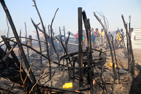 Massive fire engulfs displacement camp in Ma'rib-Yemen