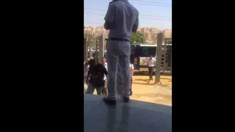 جريمة بشعة تهز القاهرة: امرأة وزوجها وابنهما يقتلون بوحشية