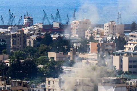 تجدد المواجهات في مخيم عين الحلوة وانباء عن قتلى وجرحى من فتح