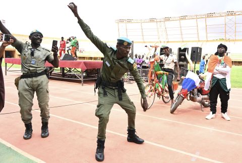 أعلنوا دعمهم للمجلس العسكري.. متظاهرون في النيجر: تسقط فرنسا