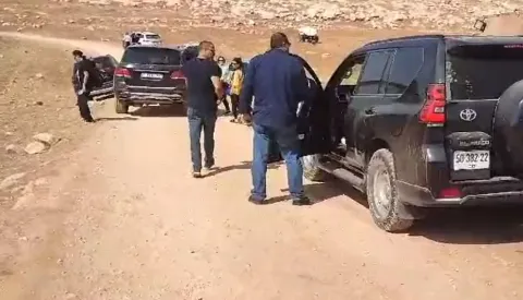 مستوطنون يطردون وفدا اوروبيا من تجمع فلسطيني مهدد بالتهجير في الضفة (فيديو)