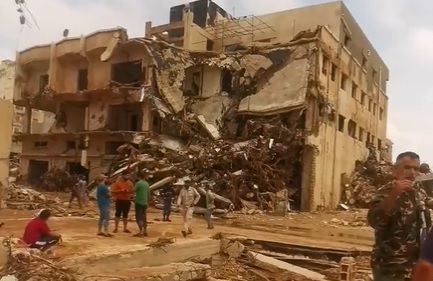 قيادي عسكري يفسر كارثة درنة بانها عقاب من الله نتيجة قوانين الربا