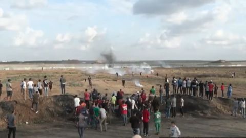 اسرائيل تغلق المسجد الابراهيمي وحماس تدين قصفها 