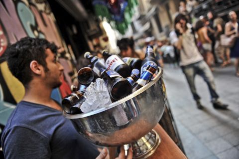 تركيا تعتقل حفيد أبو جهل لشربه الفودكا داخل مسجد بإسطنبول 