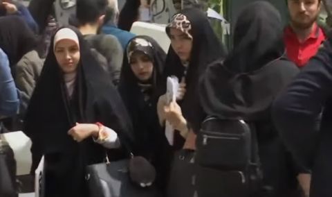 تصل الى السجن 10 سنوات.. برلمان ايران يغلظ عقوبة عدم الالتزام بالحجاب 