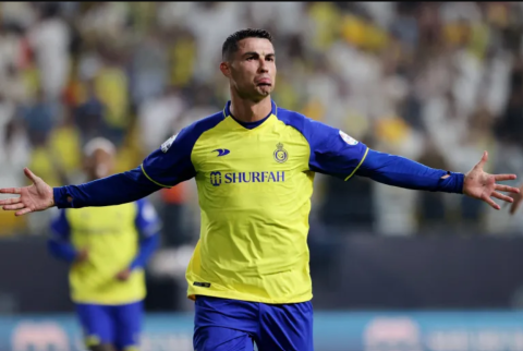 الطفل الايراني يبكي للقاء رونالدو.. وهذا ما فعله الأخير معه