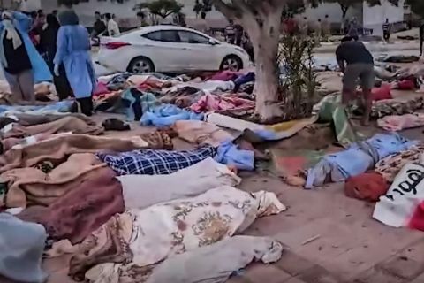 شاهد.. دفن الآلاف في مقابر جماعية بمدينة درنة