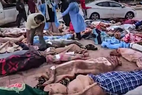 فيديو مؤلم..قرية جنوب مصر تشيع 74 من أبنائها الذين قضوا في إعصار ليبيا