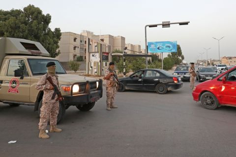 توتر في طرابلس.. طوق أمني حول منازل المسؤوليين الليبيين