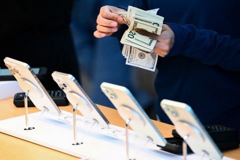 Apple detects glitch in iPhone 15 operating system 