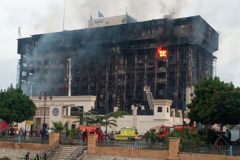 Huge fire engulfs police directorate in Ismailia, Egypt