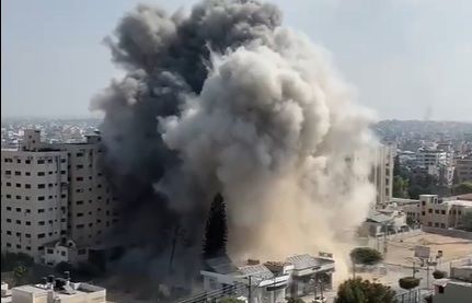 تجدد الغارات الاسرائيلية على محيط مستشفى القدس في غزة