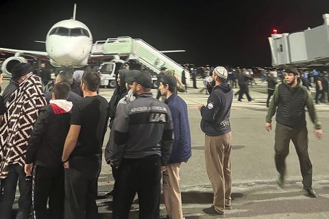 بعد حادثة مطار داغستان.. كيانات روسية ترفع شعار 