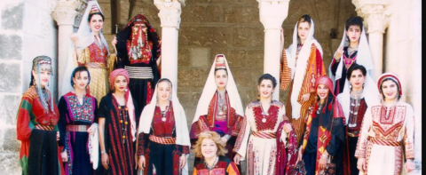 إكسسوارات المرأة الفلسطينية على مر التاريخ.. أناقة تشير إلى تاريخ غني