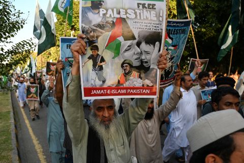 فيديو لاسير اسرائيلي يستجدي المقاومة: اتركوني اعيش وساغادر بلادكم