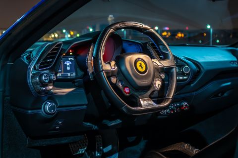 شركة فيراري تبدأ بقبول الدفع بـ العملات المشفرة مقابل سياراتها الفاخرة