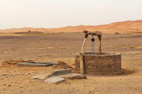 Moroccan child falls into a 17 meters well