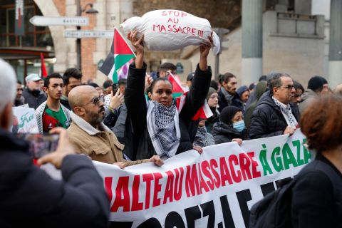 اسرائيل تقتل 60 من اسراها في غزة وتبحث عن السنوار